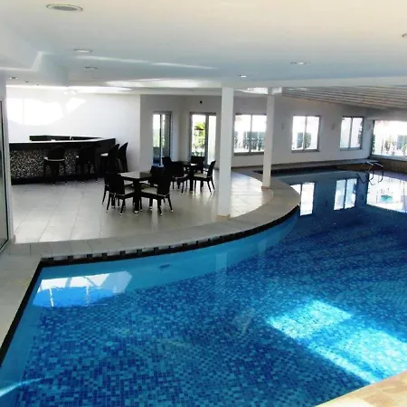 Tropical Gardens Is A 2 Bed 1st Floor Private 아파트 시데