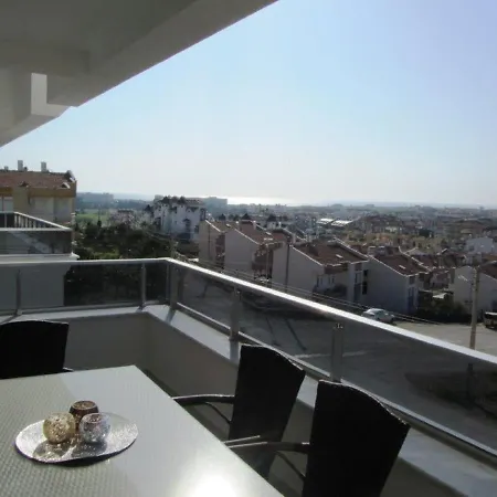 Tropical Gardens Is A 2 Bed 1st Floor Private アパート シダ